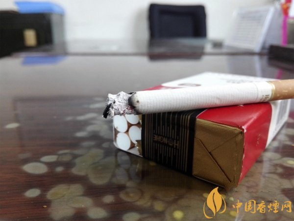 紅河煙軟甲好抽嗎?品高年優(yōu)質紅河煙的經(jīng)典之作